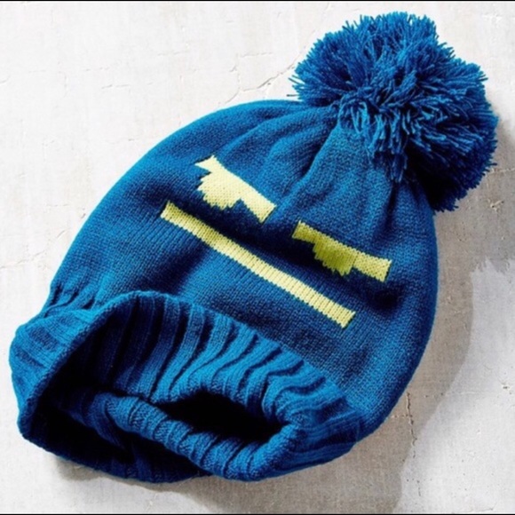 Silence + Noise Grumpy Face Hat Urban Outfitters - Picture 3 of 4